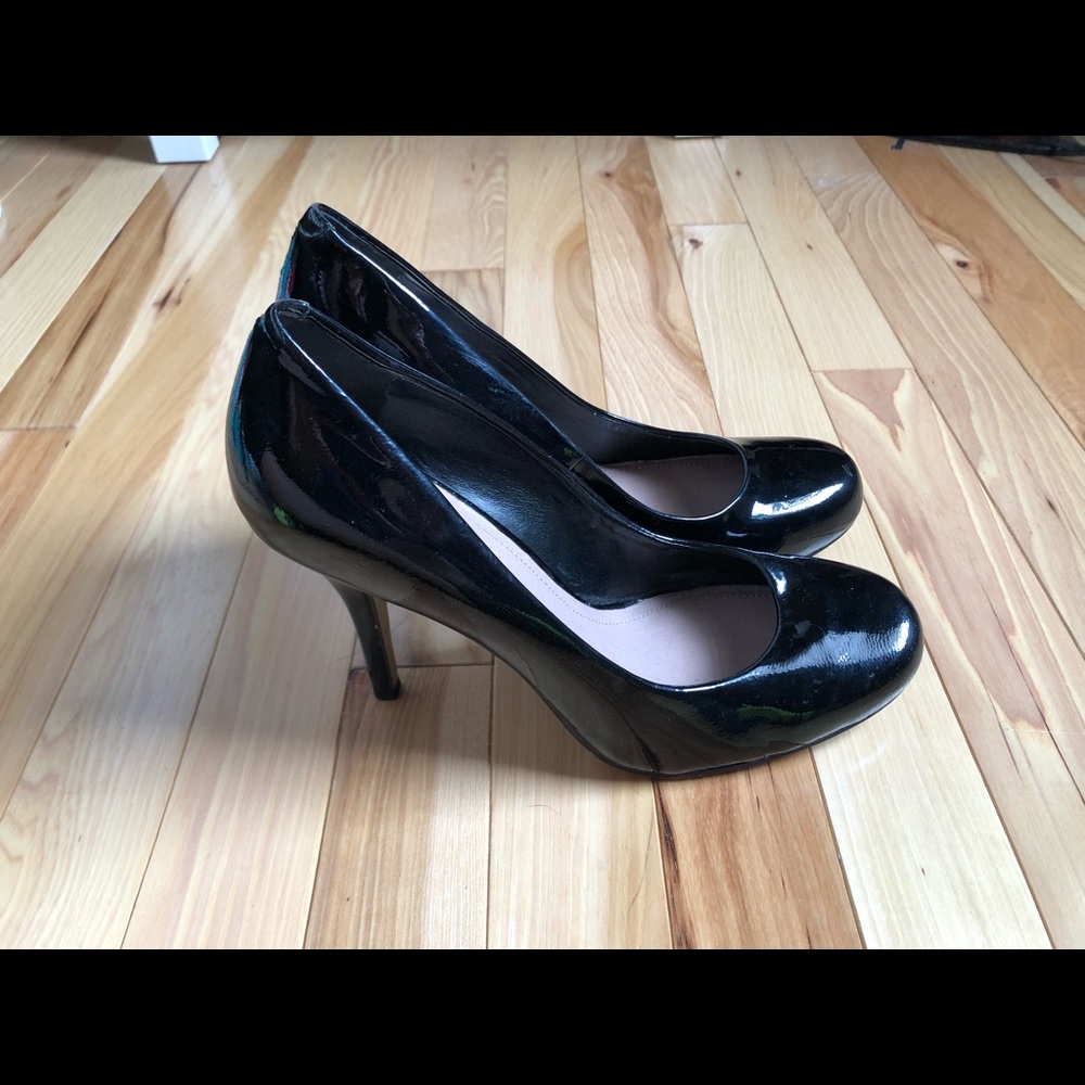 Vince Camuto black patent heels size 9.5